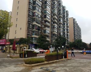 房子楼层好,户型方正,小区环境优美