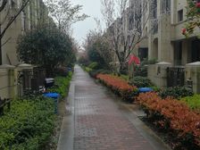 高品质次新小区 全屋地暖 空调 从未入住过 可拎包入住