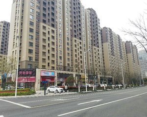 小区中庭位置,房东已经搬走 ,视野好,采光好