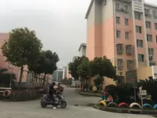 房龄新+小区环境好+中间楼层+毛坯交付+诚售价格可谈