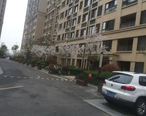 银亿新世境花苑,精装修三室两卫,户型方正视线开阔