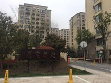 客厅带阳台,主卧朝南,环境优美,交通便利