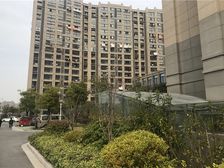 房东诚心出售,小区西门口,采光没有问题,看房随时