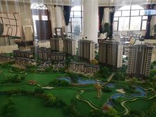 洋房一楼带地下,带150平的院子,采光好