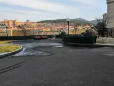 封闭小区,精装修中间楼层,保持干净整洁未出租过