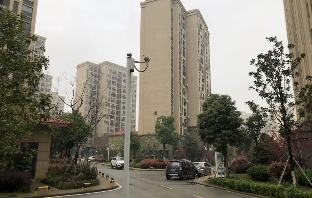 满无贷,产权清晰 拎包入住 房东急售,武汉黄陂盘龙城f绿岛二手房两室