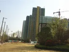 19年次新小区,人车分流,毛坯四房,诚心出售