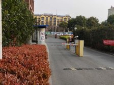 交通便利,环境优雅,小区内有别墅和洋房