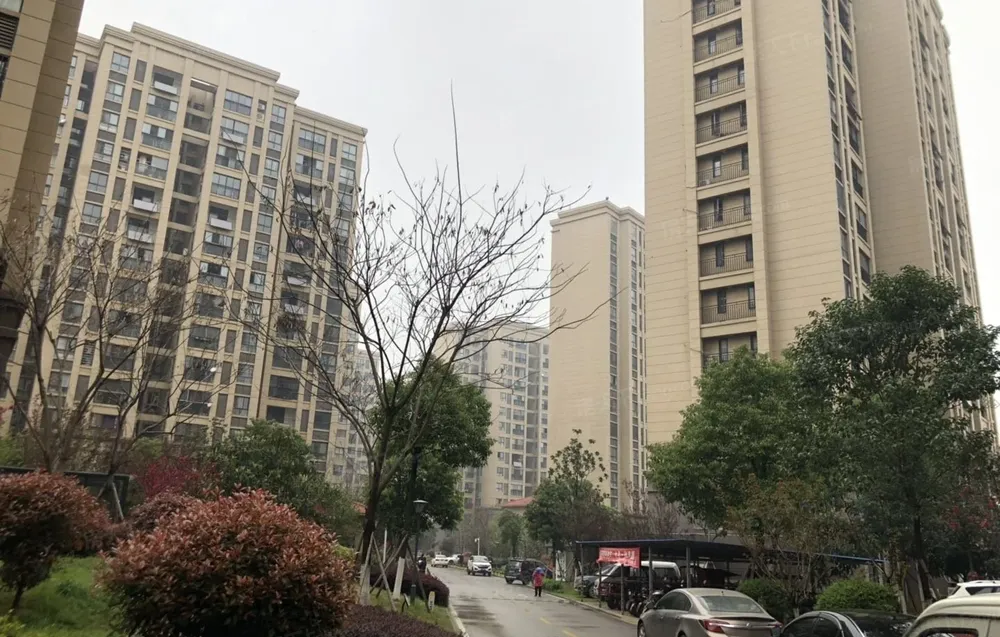 隔成4个单间合租或整租都行环境好配套齐黄陂盘龙城f绿岛