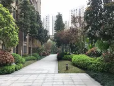 此房房满五唯一 中间楼层 看小区绿化 位置安静