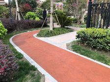 小区2016年竣工,总高8楼电梯洋房,小区有联排和