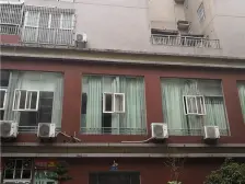 该房位于老城区域,出行方便.商圈旁视野开阔