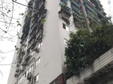 红旗河沟轻轨房 加州公交站旁 低楼层 正两房 出让地