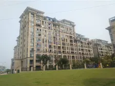 照母山 花园洋房带2层地下室和花园 西附