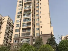 普瑞花园 东站旁 轻轨五房 带100平架空层 住家安静