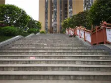 轻轨旁正规大两房、业主急售、价格可刀