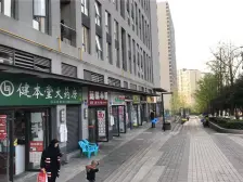 嘿巴适跃层四房 端户两面采光 免停车费 三通。