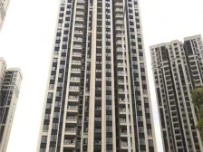 刘家坪轻轨正规大三房,品质小区,业主急售,中间楼层