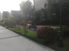 奥特莱斯旁,业主诚心出售随时可以预约看房