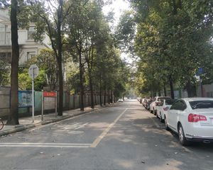 置信丽都花园B区4室1厅西北