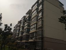 近地铁,万达,360广场近。飞机户型,