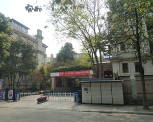 置信丽都花园B区4室2厅东南