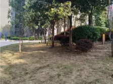 旁边离羊中,那些娃儿在这里租房的多,1100-1300左右