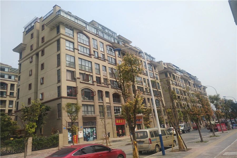 渝北区照母山康田蔚蓝海d区三房121万