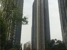 解放碑旁1km,2017年次新小区,楼下双轻轨