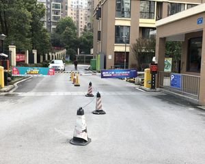 近地铁次新小区两梯四户户型好朝南带阳台