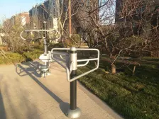 洋房社区,一楼带南北院带地下,满两年