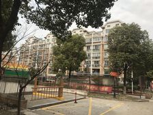 此房手续齐全,格局好,采光好,无遮挡,出行方便