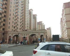 东亚三期93平两居室 精装修密码锁 看房方便