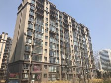 精装修三室南北通透,无遮挡采光好,门口就是幼儿园