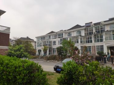 中远欧洲城扬州市江都区中远欧洲城22幢2号含车库阁楼装饰装修及附属