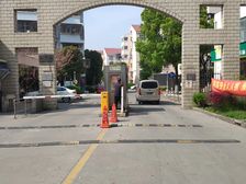 新出大三房,房东诚心卖,花园位置!楼层好!