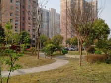 新上好房,南北通三房两卫,带露台,诚意出售,随时看