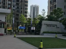 大学城一号线旁1+1户型诚心出售装修出来很漂亮好改造