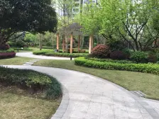 繁华里精装平层 通气 出行方便