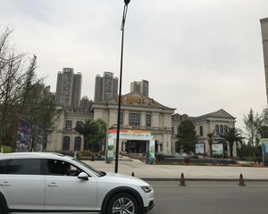 河畔新世界3室2厅东南