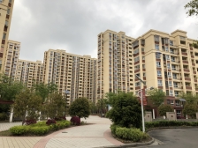 房龄新,近地铁,楼间距宽,通风好