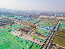 上叠带阁楼,空间大,有露台,大宽厅