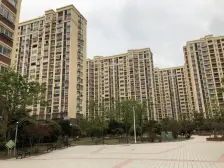 房龄新,近地铁,楼间距宽,通风好