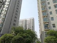 近地铁 一楼 大四房 诚心出售