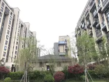 狮山旁,龙湖狮山原著4室2厅,复式洋房,楼层适中,位置好!!