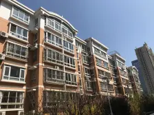 满五年,封闭小区 南北通透,房屋年代新 停车方便