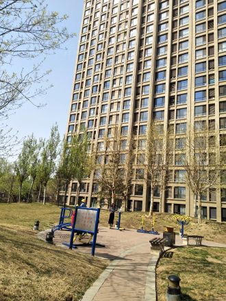 鸿坤理想城曦望山实景图