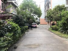 三峰公寓五加阁带露台采光好精装修拎包入住
