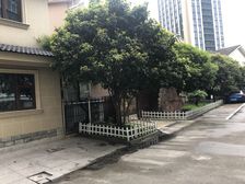 三峰公寓,房东诚心出售,价可谈,看房方便,