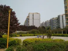 海洋馆旁,一梯两户,一楼带院,楼间距宽,采光好。